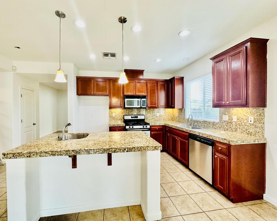  778 Pear Ave, Dinuba, CA 93618 photo 4