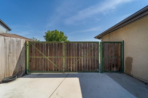 2575 Elsinore St, Tulare, CA 93274 photo 24