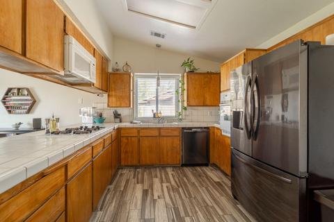 2575 Elsinore St, Tulare, CA 93274 photo 10