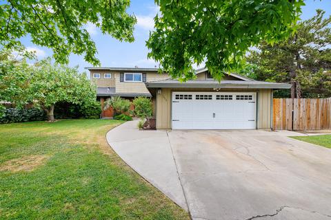 2404 E Howard Ave, Visalia, CA 93292