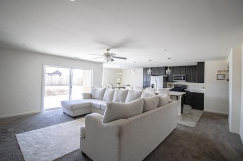 1306 Orchard Dr, Dinuba, CA 93618 photo 4