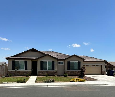 3284 Manchester St, Tulare, CA 93274
