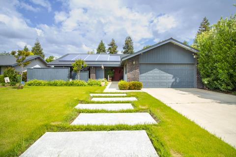 813 W Vine St, Exeter, CA 93221