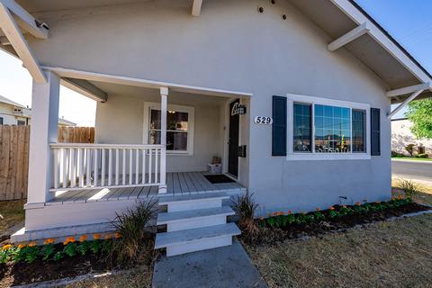 529 W 7th St, Hanford, CA 93230
