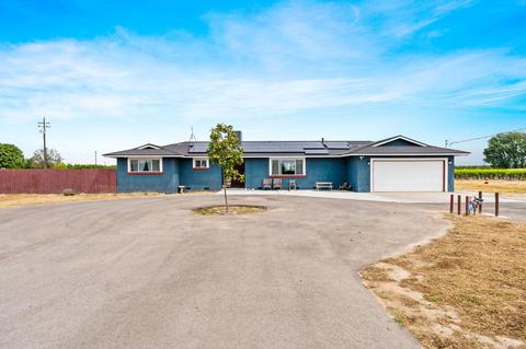 8656 E Conejo Ave, Selma, CA 93662