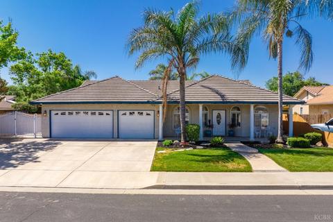 1425 W Malone St, Hanford, CA 93230