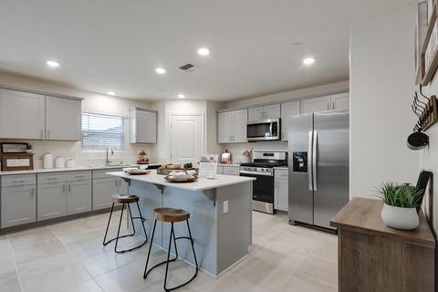 1003 Stonebridge Ct #26, Tulare, CA 93274