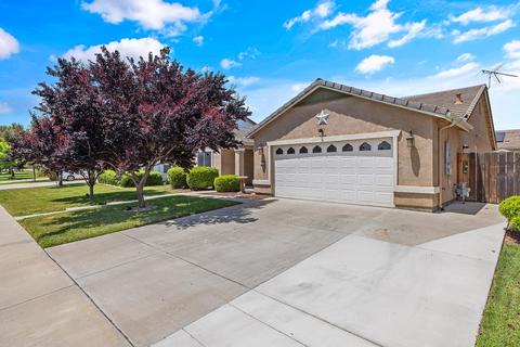 2128 W Berkshire Ln, Hanford, CA 93230
