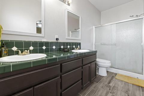 1817 E Harter Ct, Visalia, CA 93292 photo 24