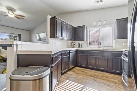 1817 E Harter Ct, Visalia, CA 93292 photo 8
