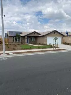 694 W Red Oak Ave, Porterville, CA 93257