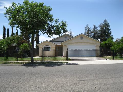 265 Yellowstone St, Tulare, CA 93274