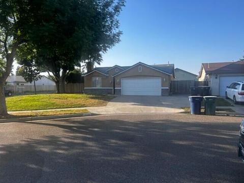 1320 Olympia Ave, Tulare, CA 93274