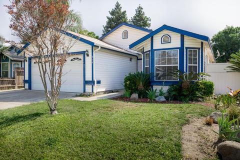 978 Alameda St, Tulare, CA 93274