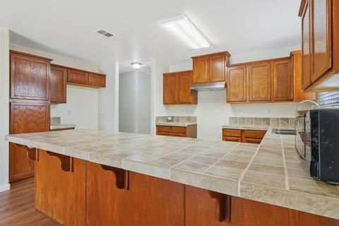213 E Wren Ave, Visalia, CA 93291 photo 14