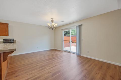 213 E Wren Ave, Visalia, CA 93291 photo 11