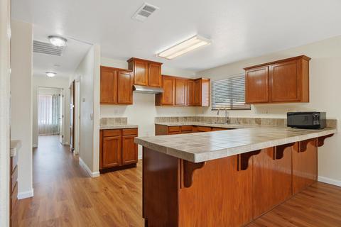 213 E Wren Ave, Visalia, CA 93291 photo 16