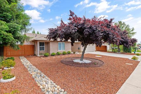 213 E Wren Ave, Visalia, CA 93291 photo 2