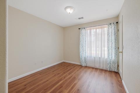 213 E Wren Ave, Visalia, CA 93291 photo 24
