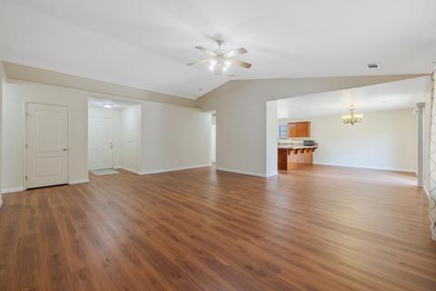 213 E Wren Ave, Visalia, CA 93291 photo 8