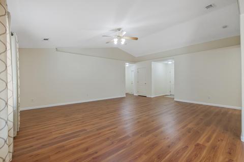213 E Wren Ave, Visalia, CA 93291 photo 9