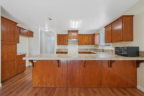 213 E Wren Ave, Visalia, CA 93291 photo 15