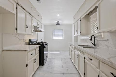 801 E Laurel Ave, Visalia, CA 93292 photo 12