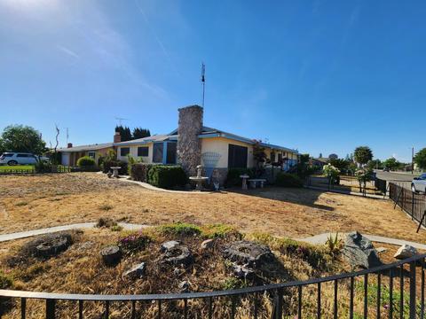3653 Wright St, Selma, CA 93662 photo 4