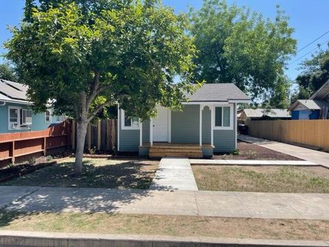 824 N West St, Visalia, CA 93291
