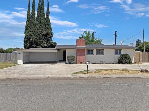 1462 E Academy Ave, Tulare, CA 93274