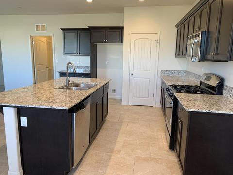 1230 Caddie Loop, Lemoore, CA 93245 photo 6
