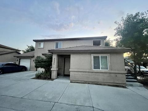 2221 W Lark Ave, Visalia, CA 93291