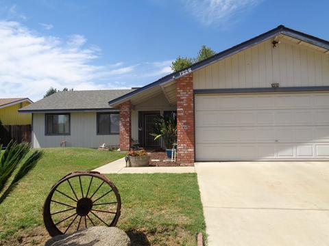 1226 E Ben Franklin Ave, Tulare, CA 93274