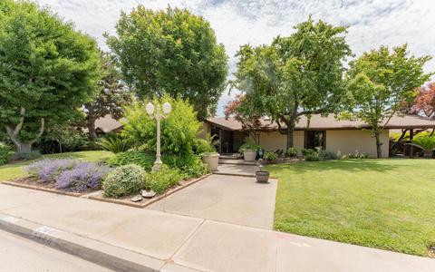 2460 Stroud Ave, Kingsburg, CA 93631