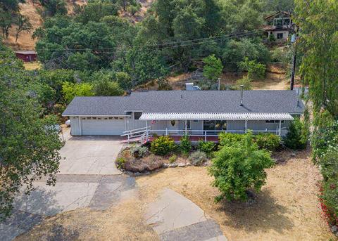 43786 Oak Dr, Three Rivers, CA 93271