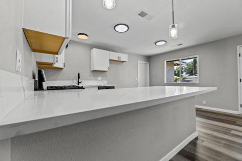 202 E Sunnyview Ave, Visalia, CA 93291 photo 11