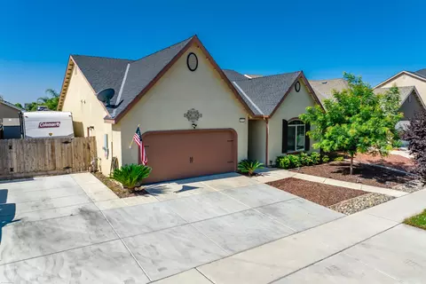 1975 W Hayward St, Hanford, CA 93230