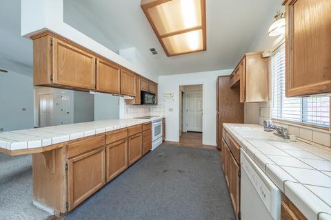 716 Burgan Ave, Clovis, CA 93611 photo 13