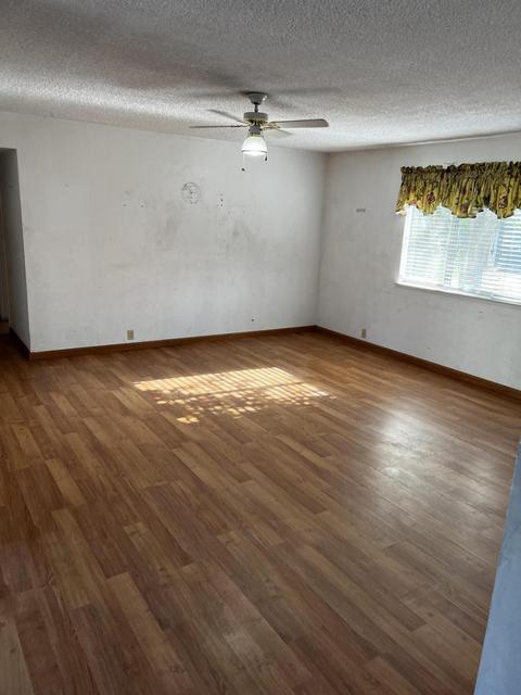 896 Renn Ave, Clovis, CA 93611 photo 4
