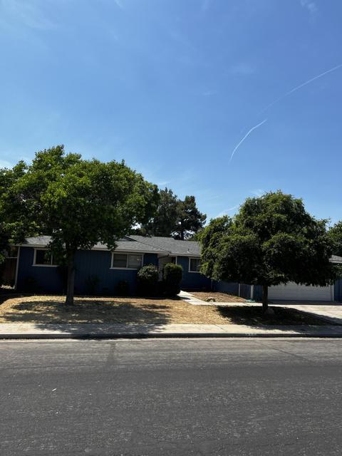 896 Renn Ave, Clovis, CA 93611
