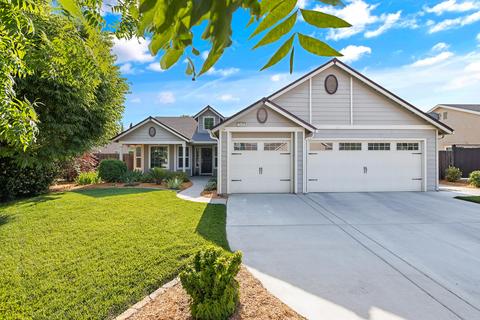 2648 N Vickie St, Visalia, CA 93291
