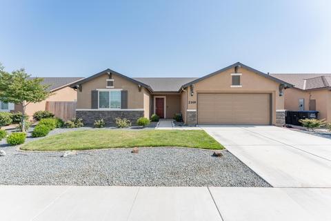 2149 E Sweet Ave, Visalia, CA 93292