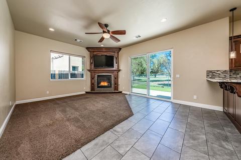 190 Lake Dr, Lemoore, CA 93245 photo 4