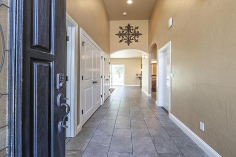 190 Lake Dr, Lemoore, CA 93245 photo 2