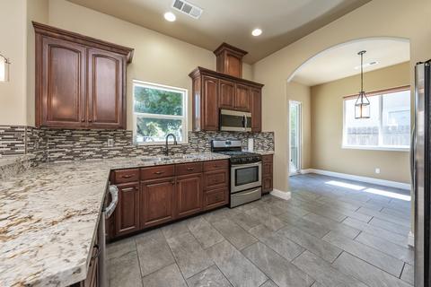 190 Lake Dr, Lemoore, CA 93245 photo 8