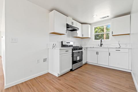1922 E Caldwell Ave, Visalia, CA 93292 photo 12