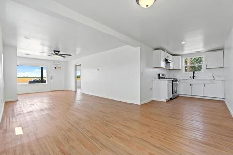 1922 E Caldwell Ave, Visalia, CA 93292 photo 10