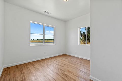 1922 E Caldwell Ave, Visalia, CA 93292 photo 22