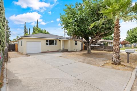 545 S Larkin St, Tulare, CA 93274