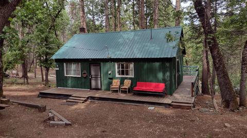 1835 Barnes Ct, Camp Nelson, CA 93208